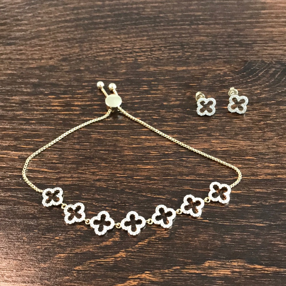 Banana Republic clover bracelet and earrings set. Never worn.